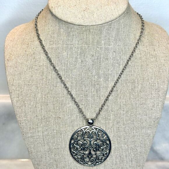 American Eagle Outfitters Silver-tone Chain Filigree Round Pendant Necklace 31" - Picture 1 of 7